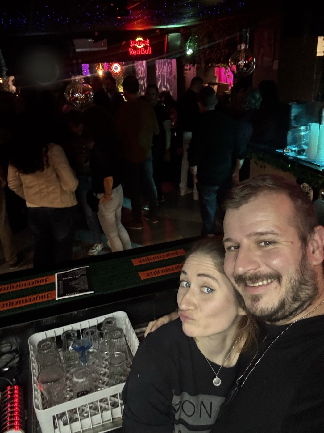 Yohann et Anna, gérants de leur bar, prêts pour ton coaching en visio